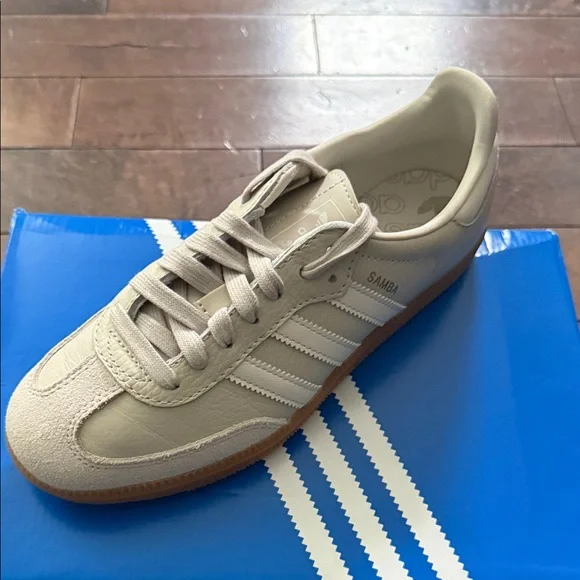 Adidas Women’s Samba OG Shoes - Picture 6 of 8